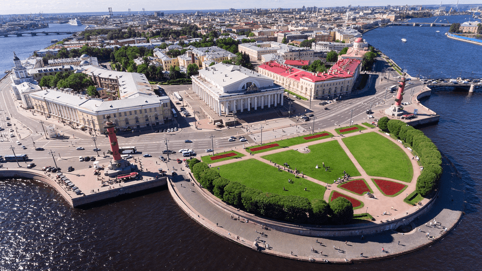 Здание Биржи на стрелке Васильевского острова